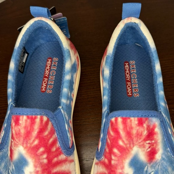 SKECHERS MEMORY FOAM red white & blue tie dye Canvas Slip ons 7.5 NWT - Picture 16 of 16